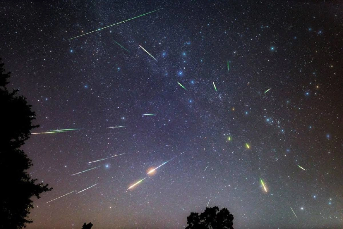 🌌В ночь на четверг москвичи смогут увидеть двойной звездопад
Пики сразу двух метеорных потоков — Южных дельта-Акварид и альфа-Каприкорнид — совпадут | Сетка — новая социальная сеть от hh.ru