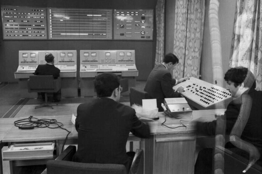 🛸 17 августа 1970 года с Байконура была запущена «Венера-7» — советская автоматическая межпланетная станция для изучения Венеры
15 декабря того же года «Венера-7» совершила мягкую посадку на нашу план... | Сетка — социальная сеть от hh.ru