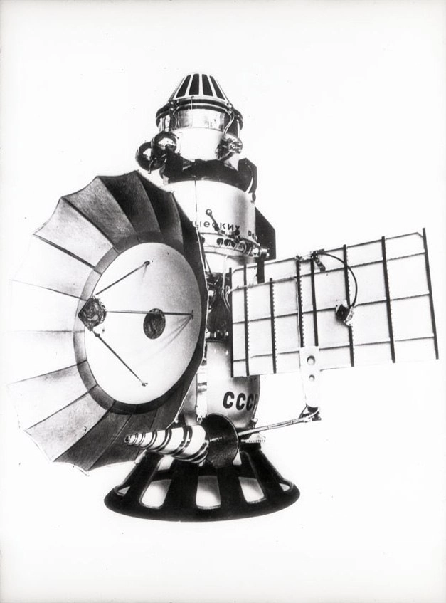 🛸 17 августа 1970 года с Байконура была запущена «Венера-7» — советская автоматическая межпланетная станция для изучения Венеры
15 декабря того же года «Венера-7» совершила мягкую посадку на нашу план... | Сетка — социальная сеть от hh.ru