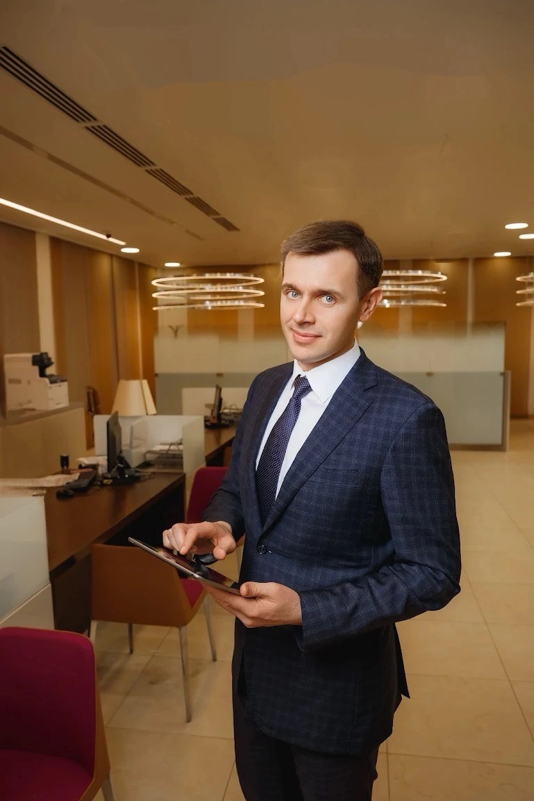 Андрей Макаров