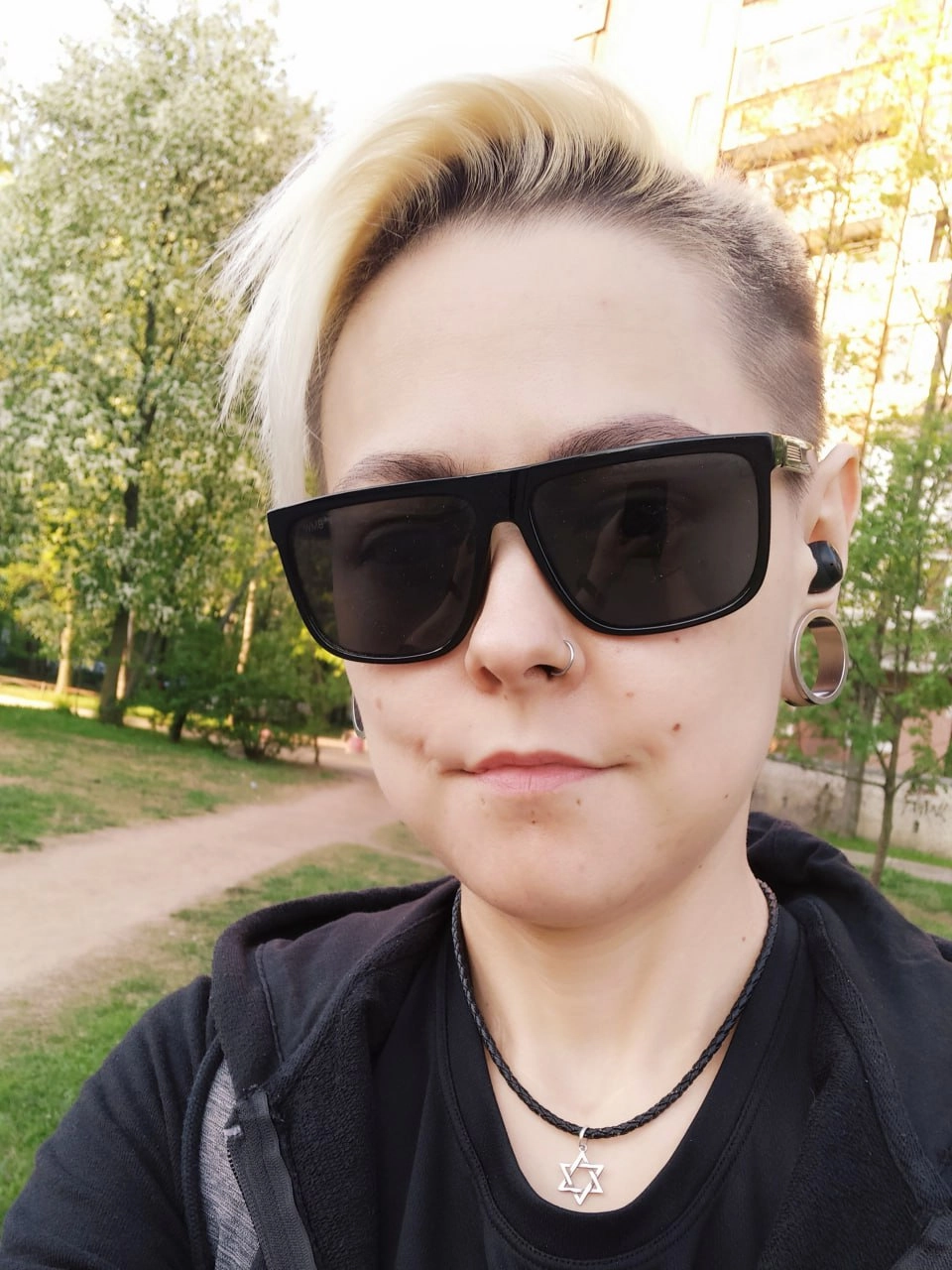 От долгов по ИП — до статуса миллионера 🤑
о том, как прошла этот путь
Временами я публикую скрины из приложения БКС — показываю, какие сделки провожу, на чем зарабатываю и где (иногда) теряю | Сетка — социальная сеть от hh.ru