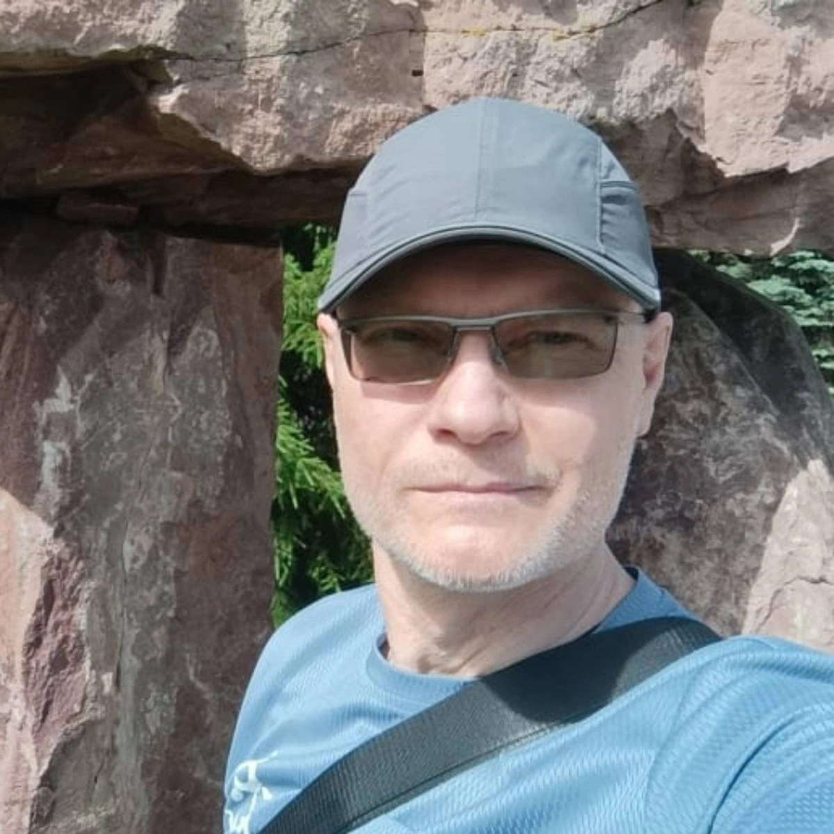 Олег Ларионов