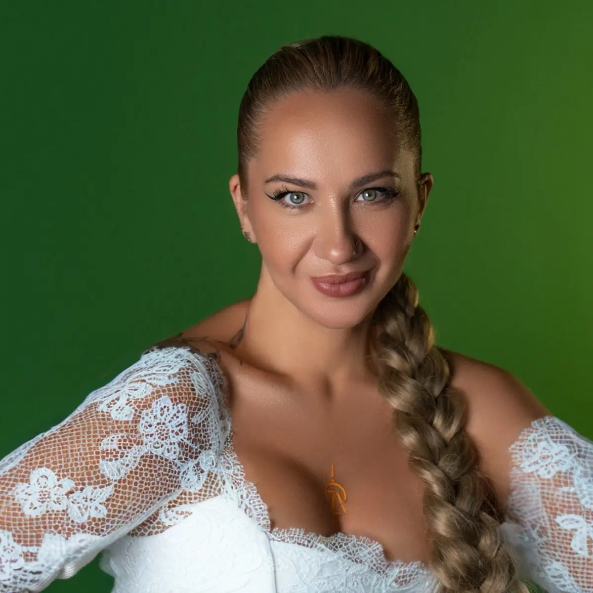 Анна Озолина