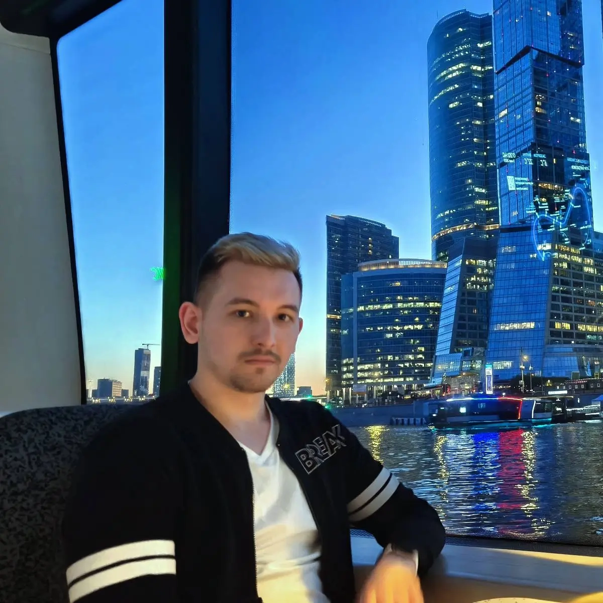 Артем Заворотный | Сетка — социальная сеть от hh.ru