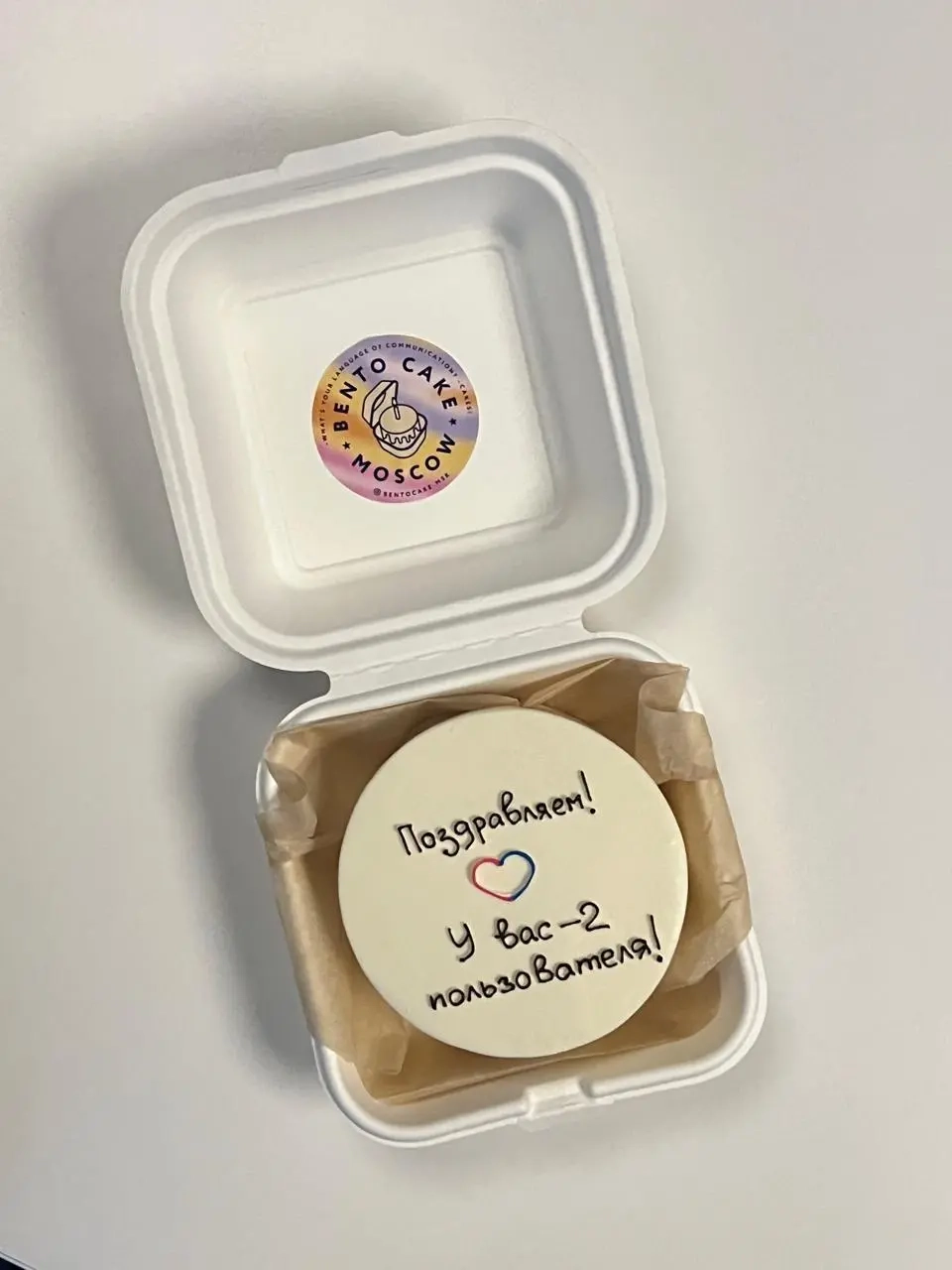 Тортик любви от наших пользователей
Сегодня нам в офис привезли торт от пары, которая познакомилась у нас в VK Знакомствах | Сетка — социальная сеть от hh.ru